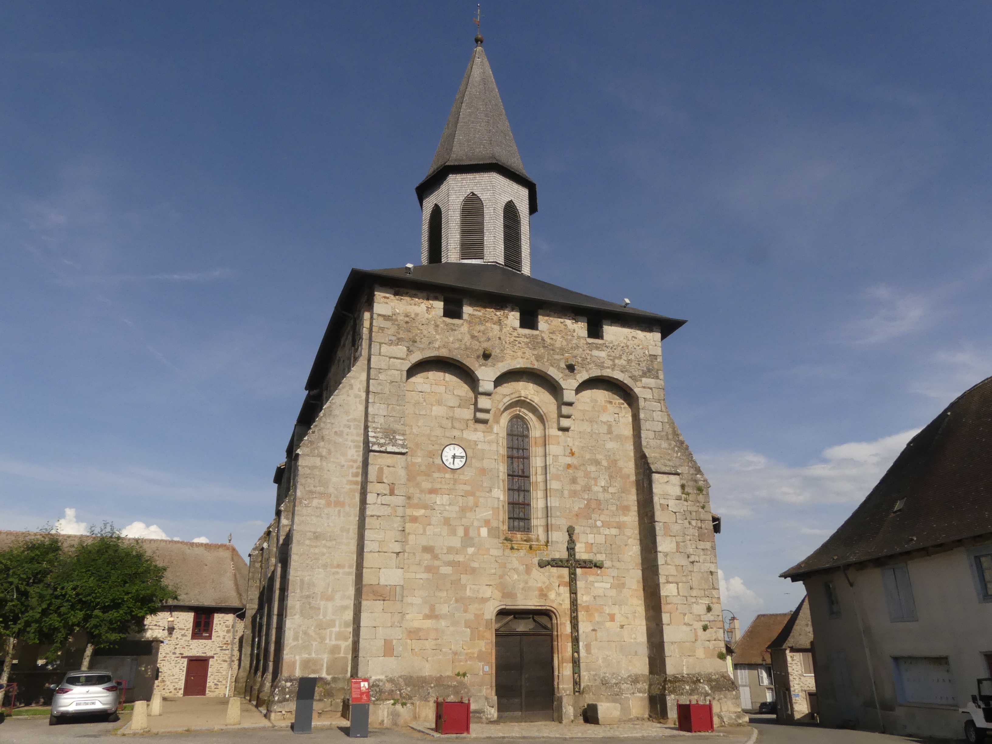 Collégiale fortifiée Saint-Germain