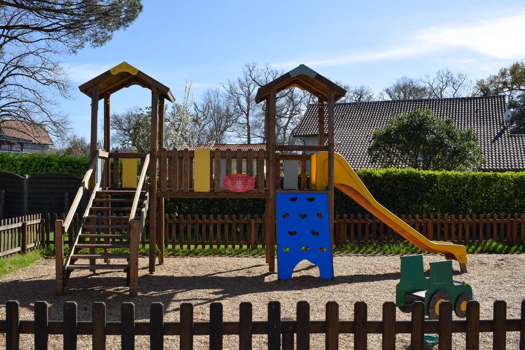 Aire de jeux pour enfants, Saint-Julien-en-Born - photo 2