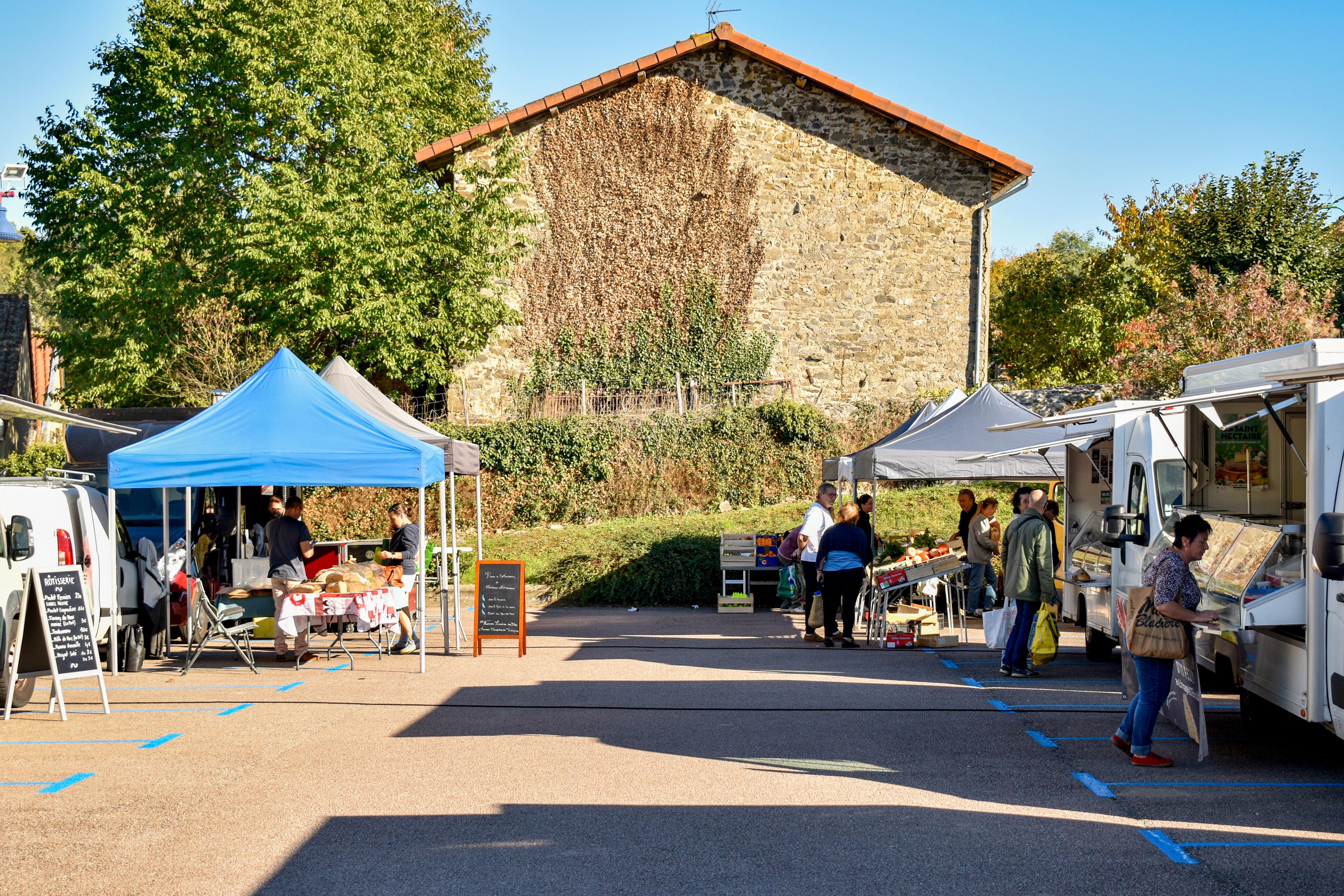 Marché hebdomadaire de Bosmie l'Aiguille - photo 4