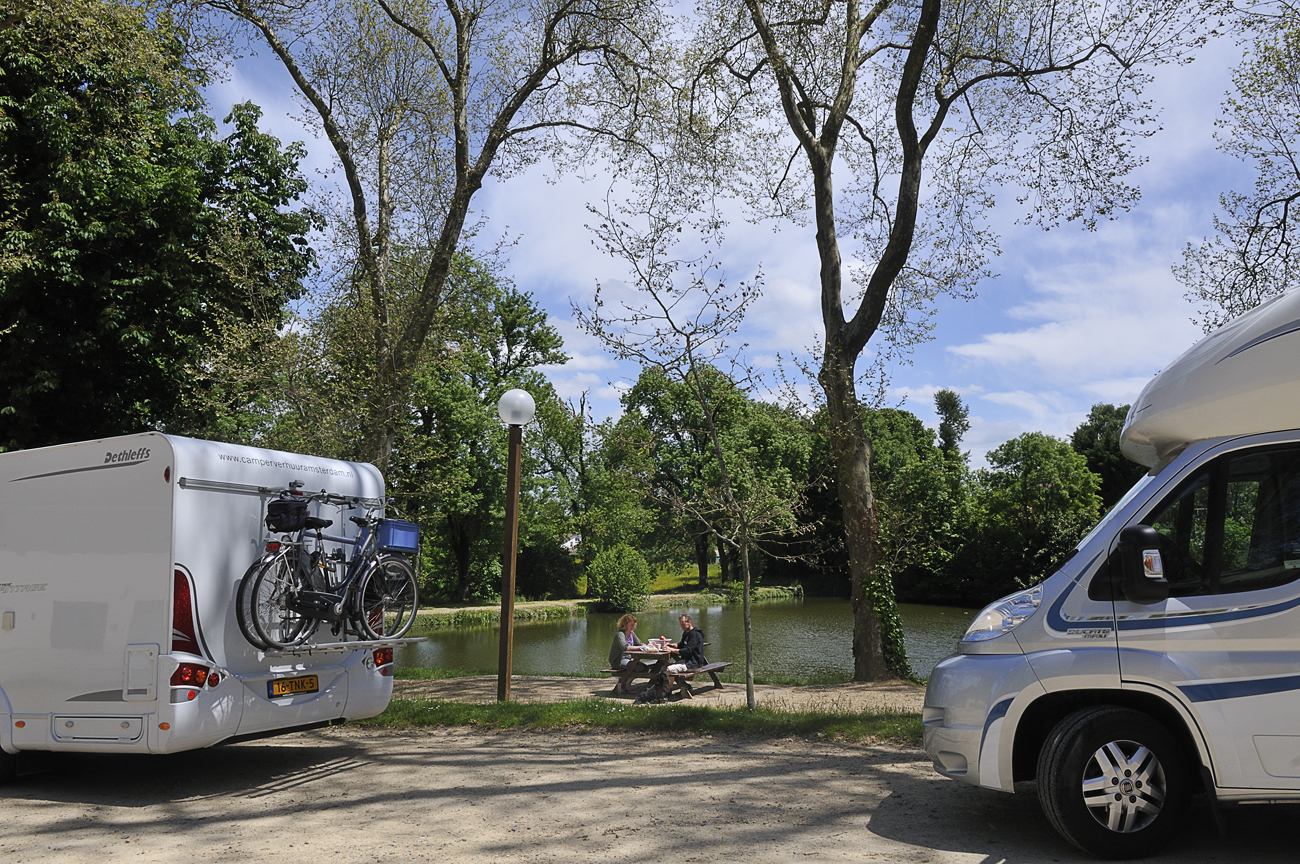 Aire camping-car Magnac-Bourg