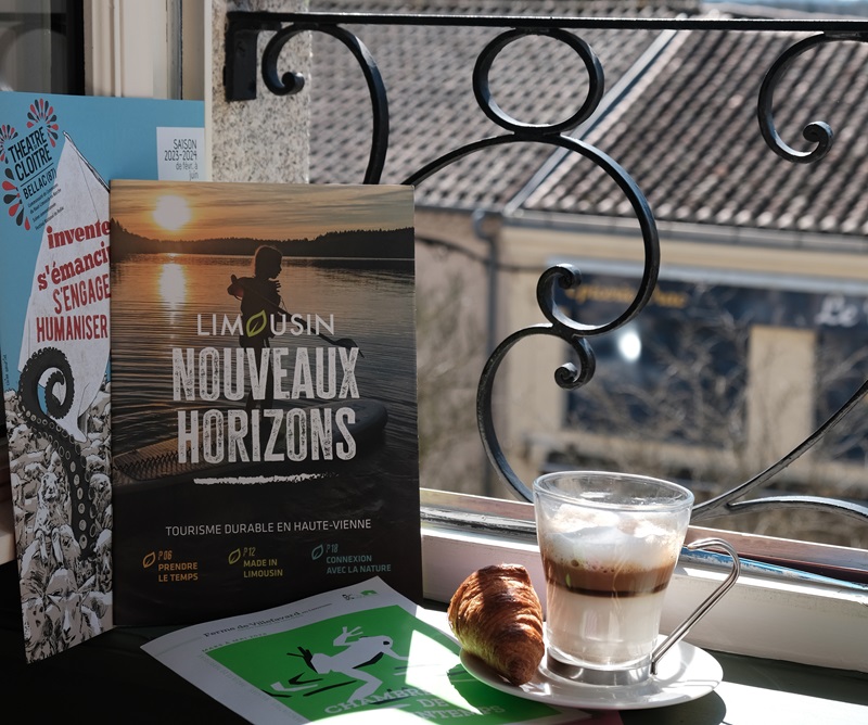 Hôtel Le Central by Santat! - photo 2