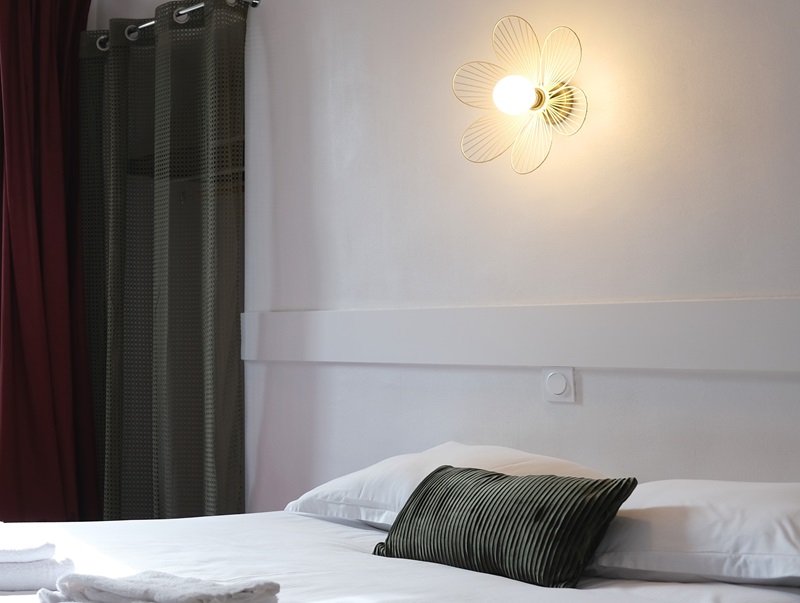 Hôtel Le Central by Santat!