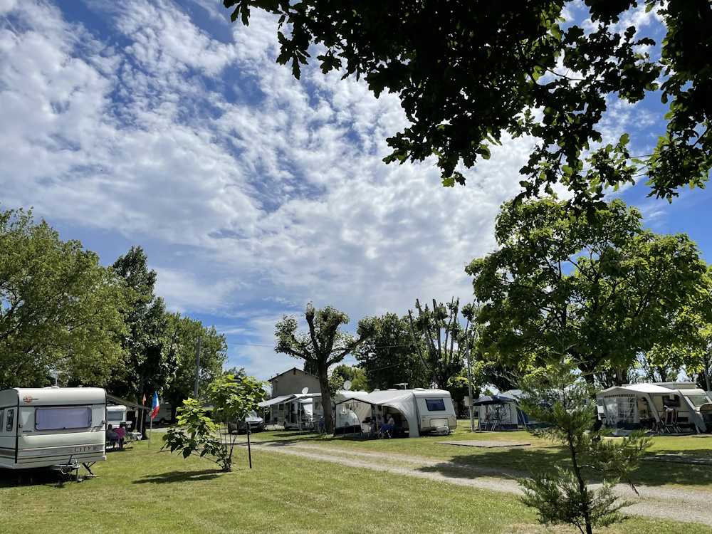 Aire naturelle et camping à la ferme La Grange - photo 2