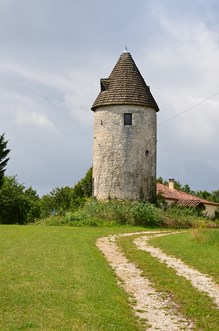 Loubès-Bernac, aux confins de la Gironde et de la Dordogne, Loubès-Bernac