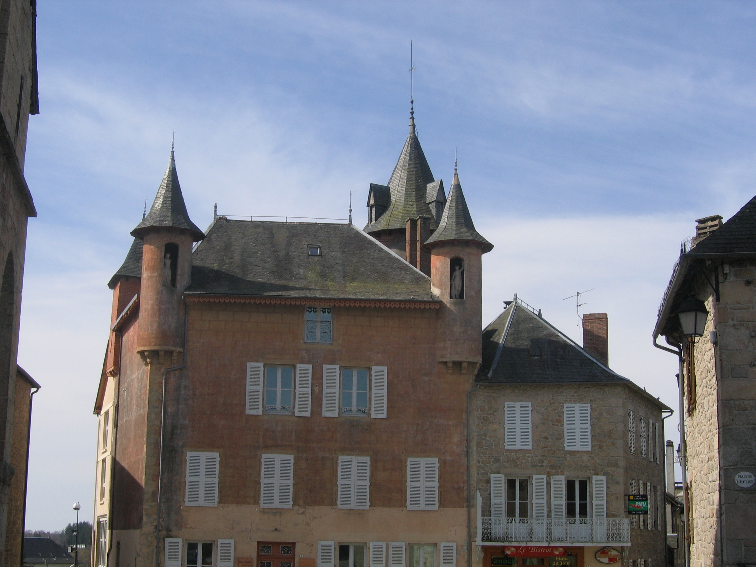 Des maisons dans la ville