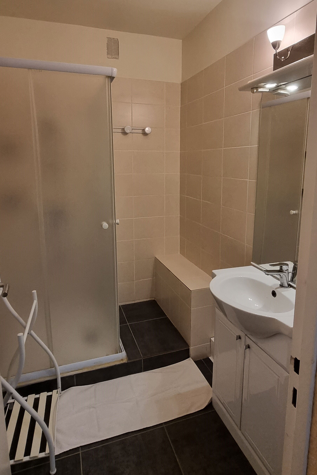 T1 - 1 à 2 pers. - LAL43/A - photo 3