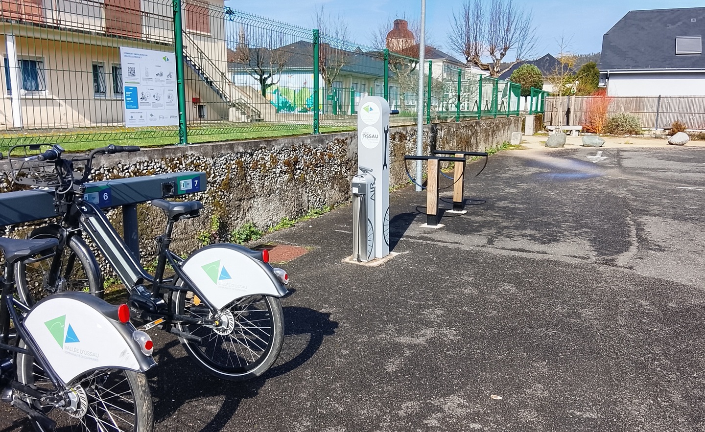 Station de réparation vélos Arudy - Place du Carribot