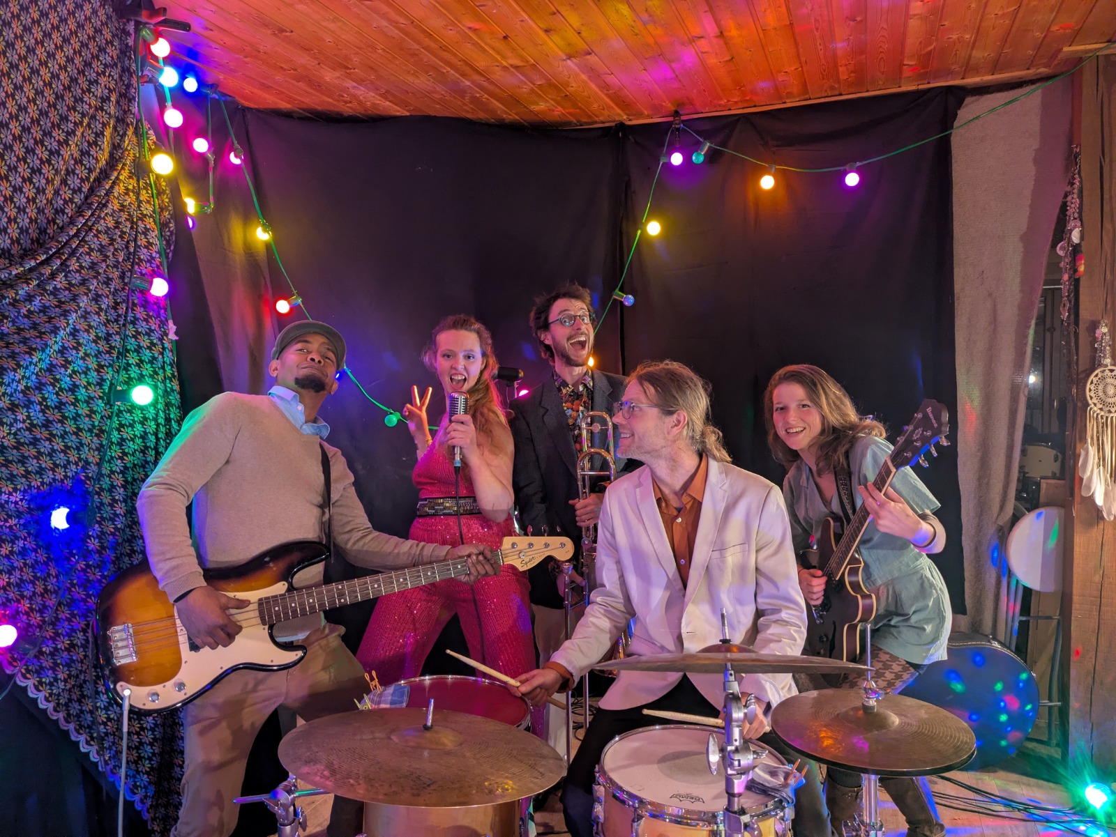 Concert caravane à musique - Les Reines Bees