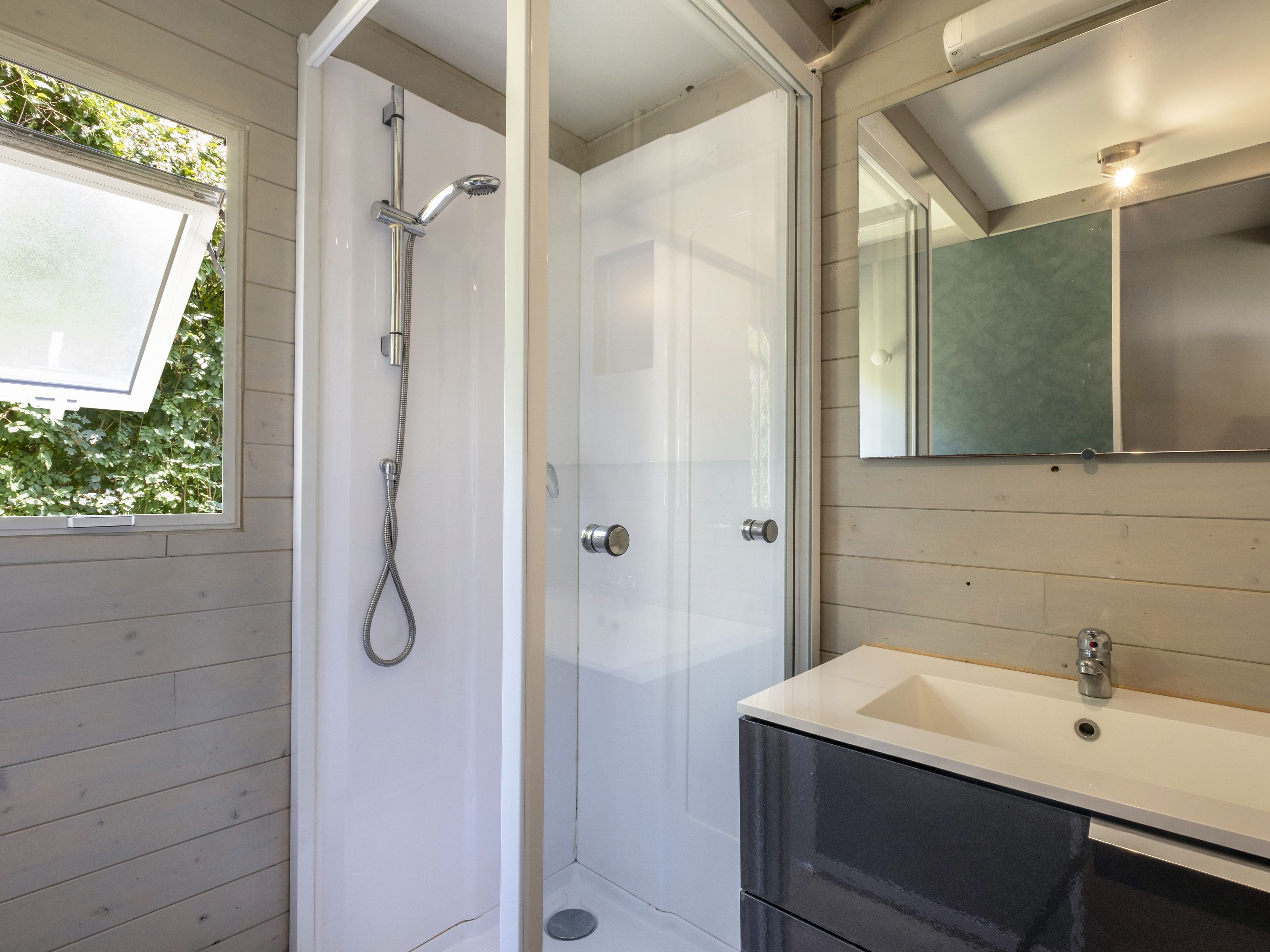 Flower Camping Côté Lac, Verruyes