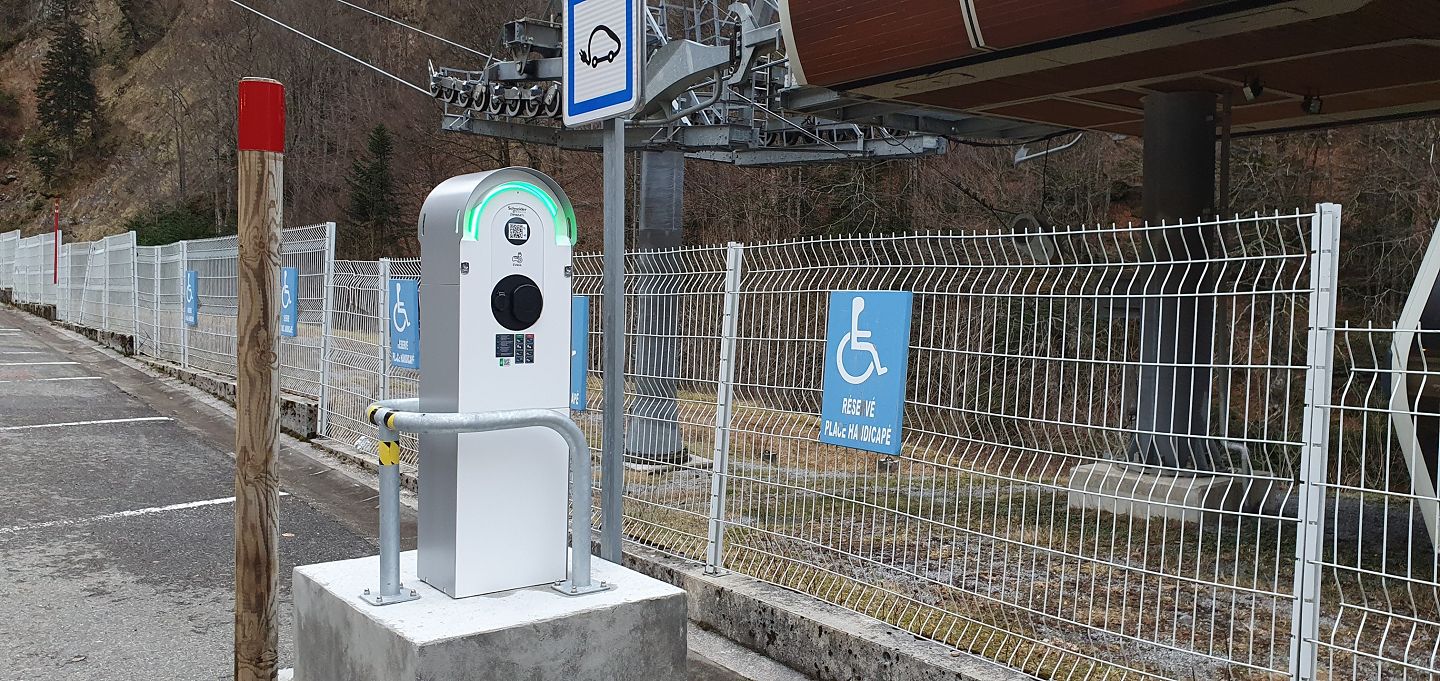 Borne de recharge électrique voiture — photo 2