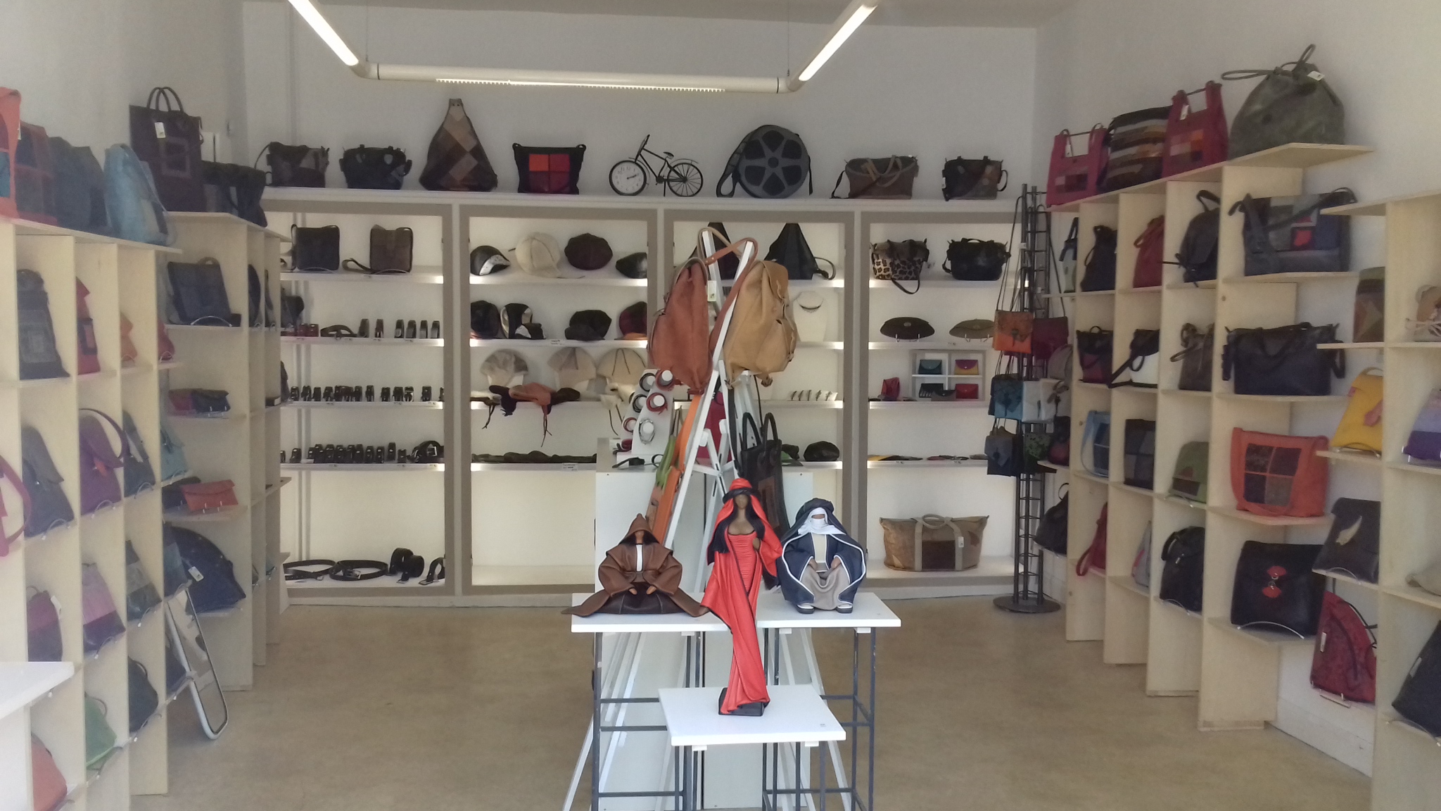 Maroquinerie Atelier Brin de Peau Sophie Guilloux maître artisan — photo 2