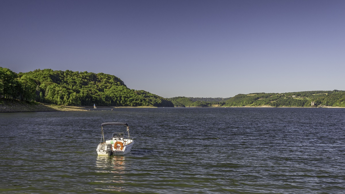 Retenue du barrage de Bort-Les-Orgues