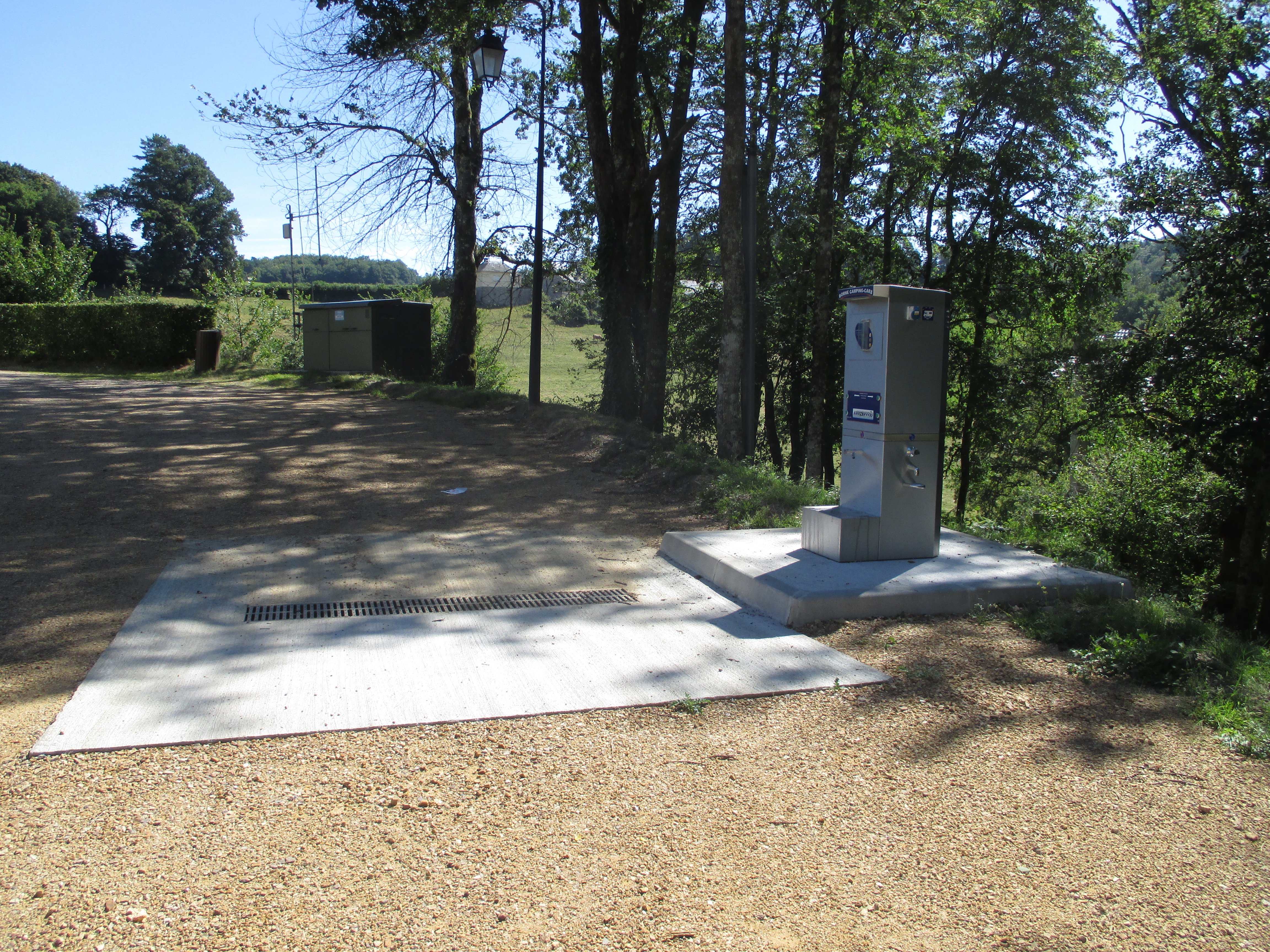 Borne de services pour camping-car, Gimel-les-Cascades - photo 2