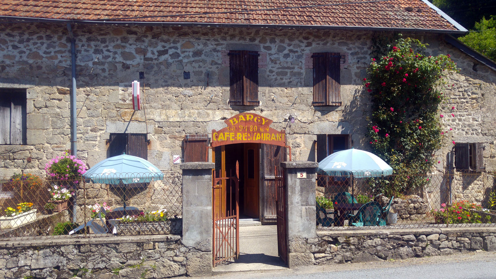 Quand le granit raconte l'histoire (variante de 4.5 km), Veyrières - photo 6
