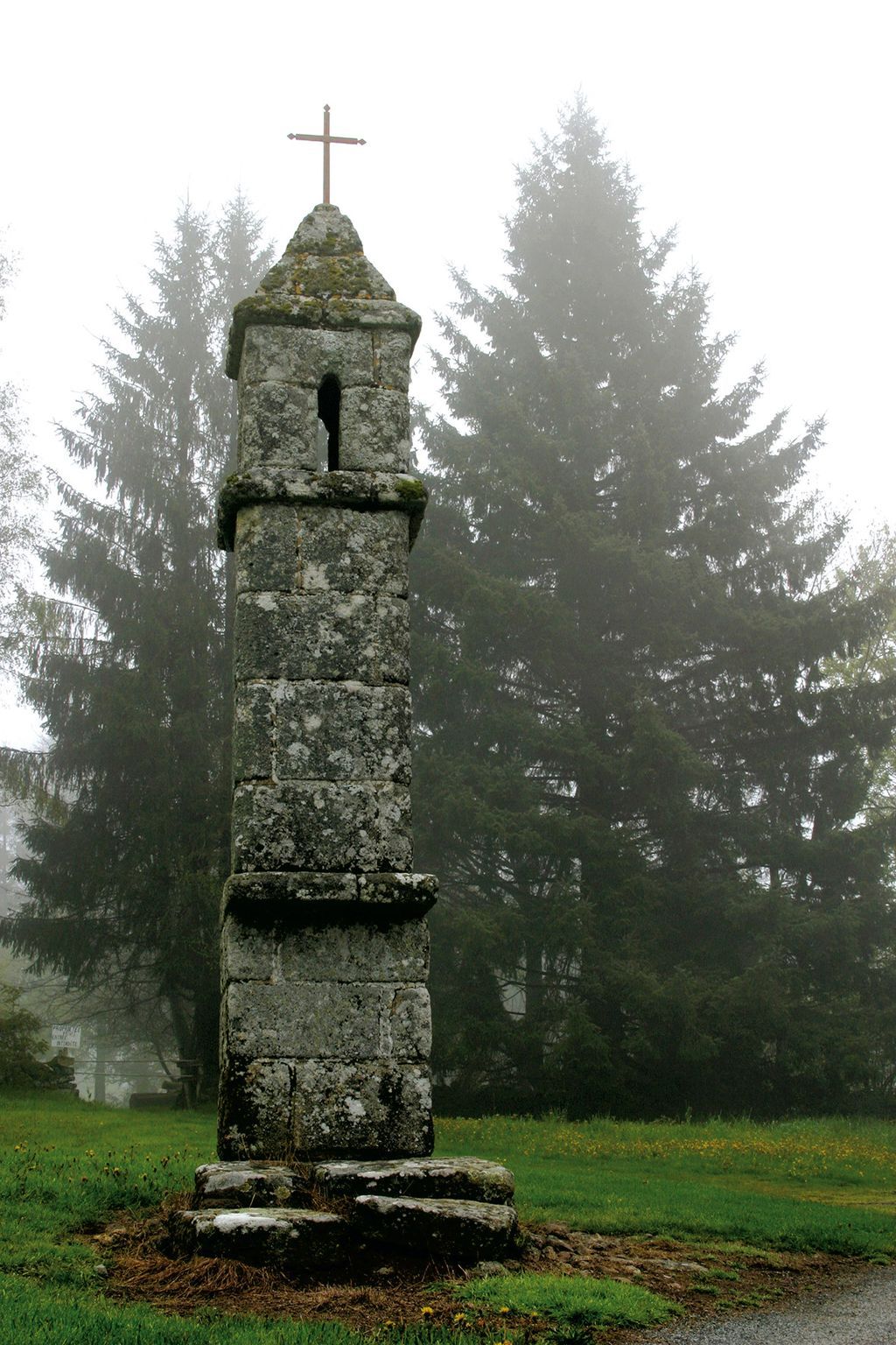 Lanterne des Morts, Saint-Goussaud - photo 2