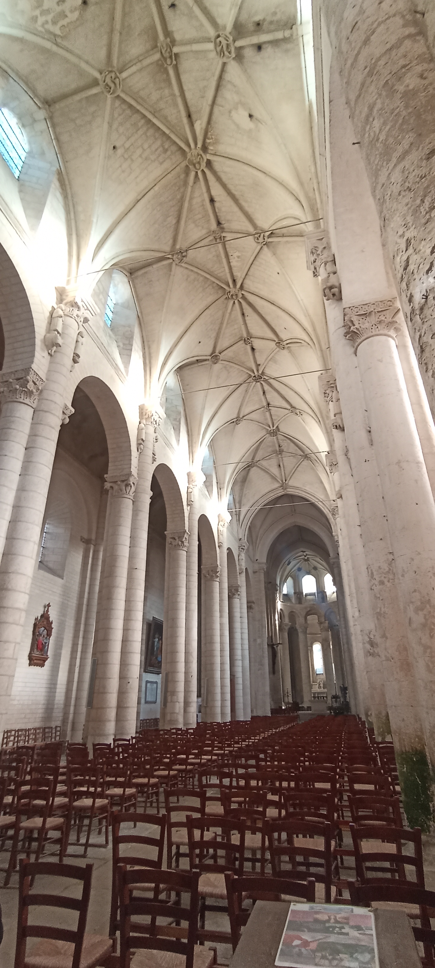 L'église abbatiale Saint-Pierre, Airvault - photo 3