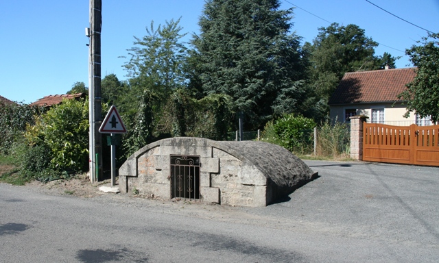 La fontaine et le lavoir du Haut de Teyrat