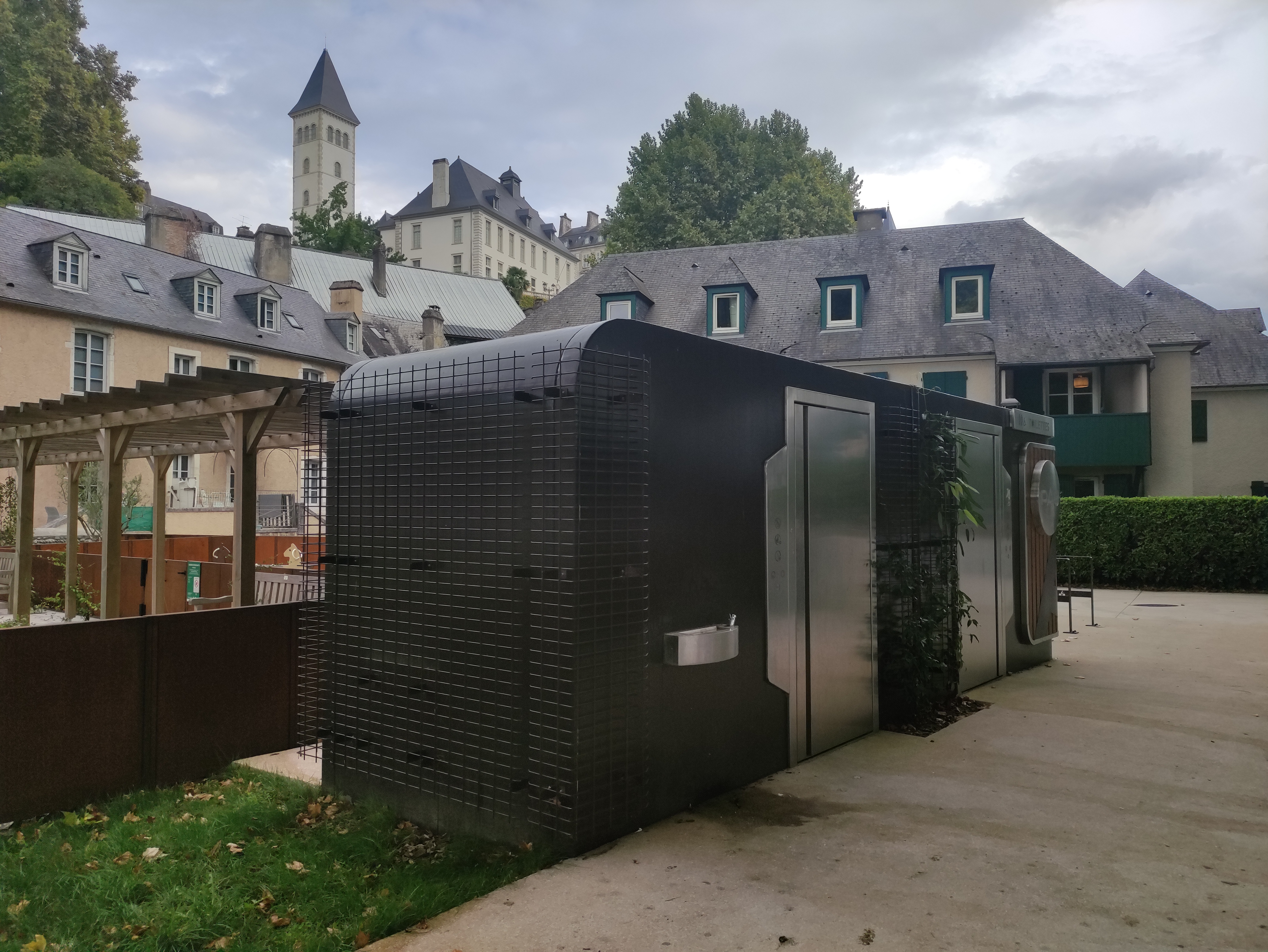 Toilettes Jardins médiévaux — photo 2