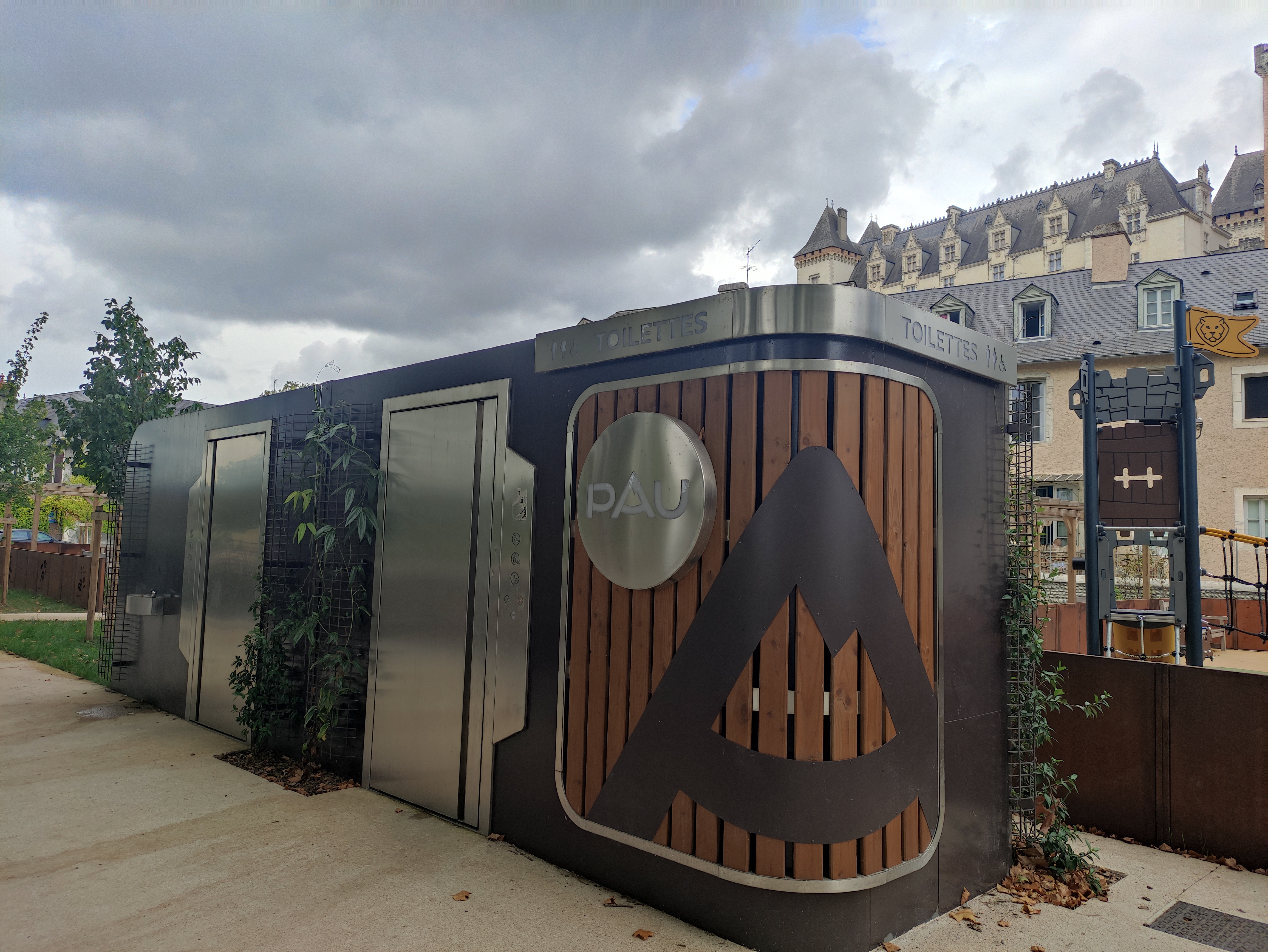 Toilettes Jardins médiévaux — photo 3