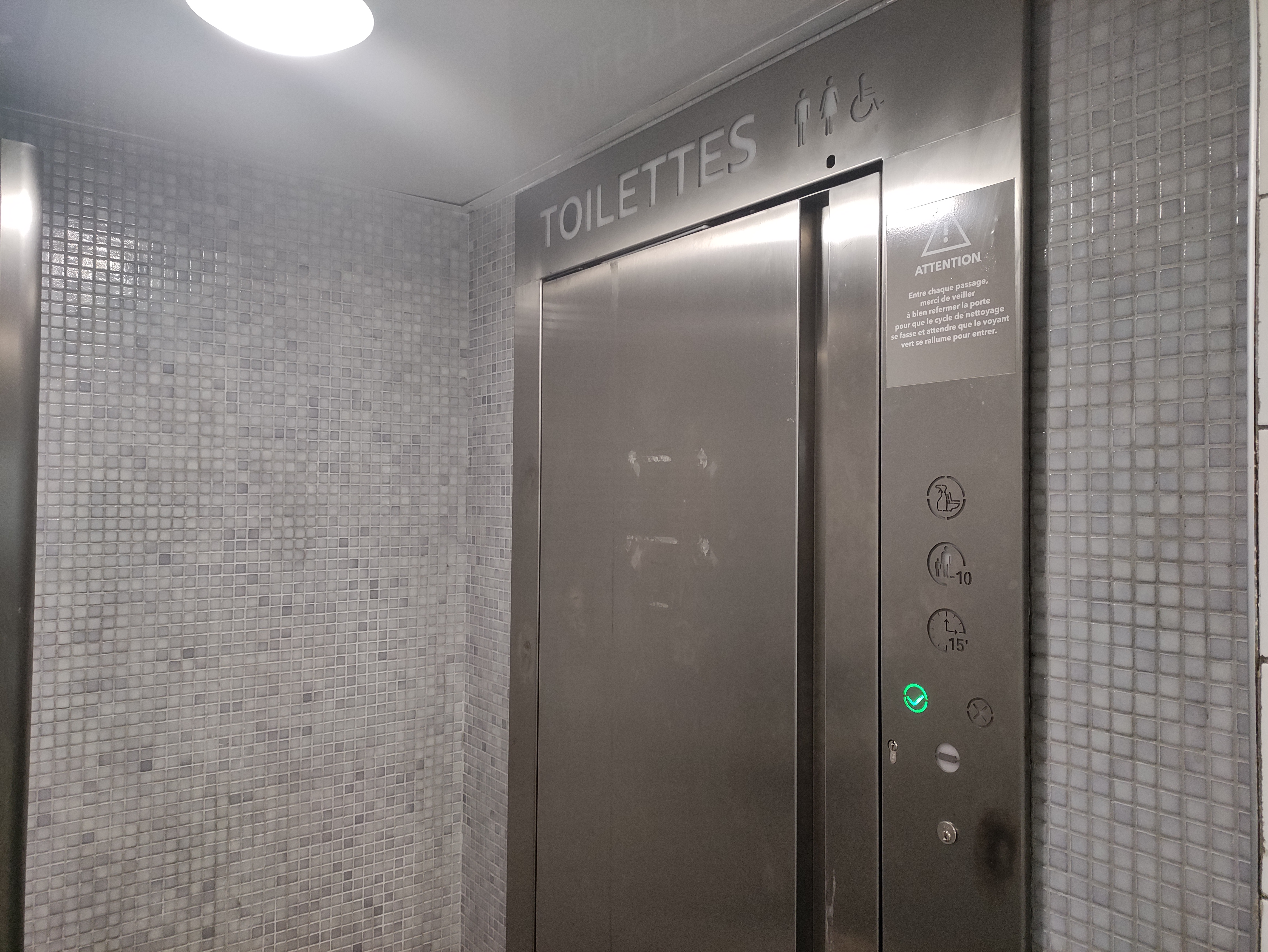 Toilettes Parking Clémenceau — photo 2