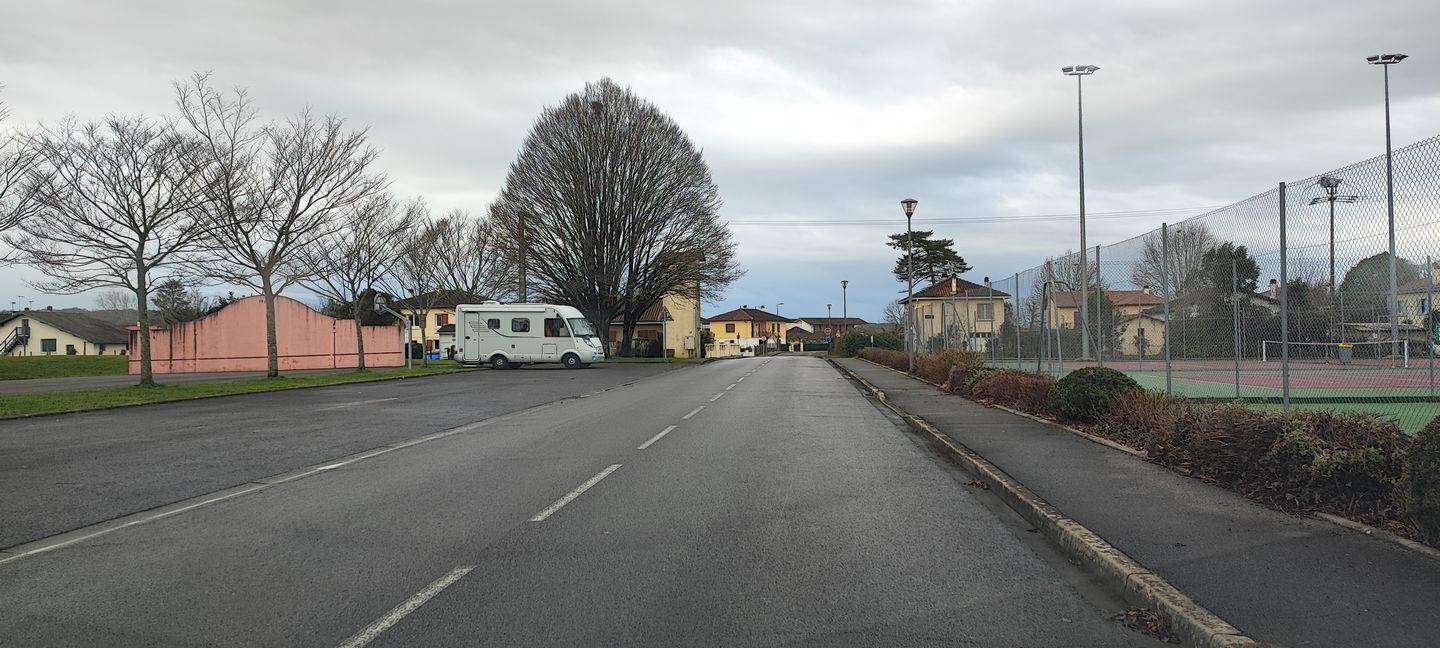 Aire de stationnement de Sauveterre-de-Béarn - photo 5