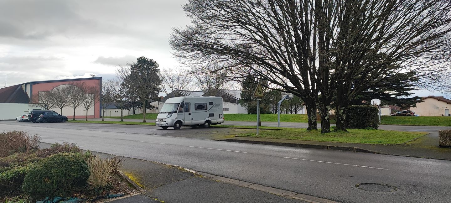 Aire de stationnement de Sauveterre-de-Béarn - photo 3