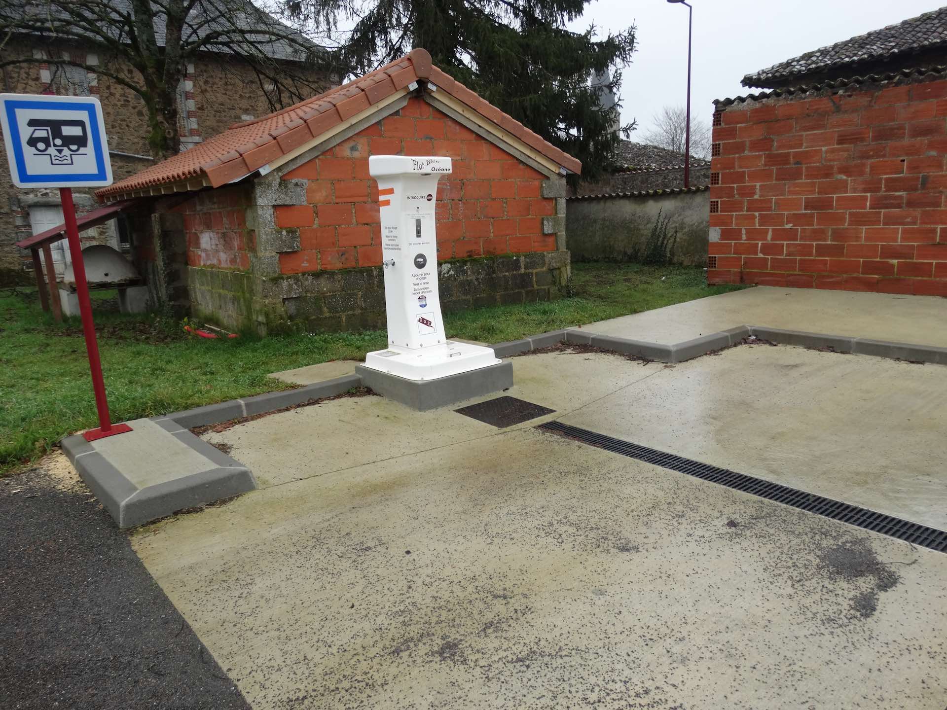 Aire de service de Rochechouart - photo 3