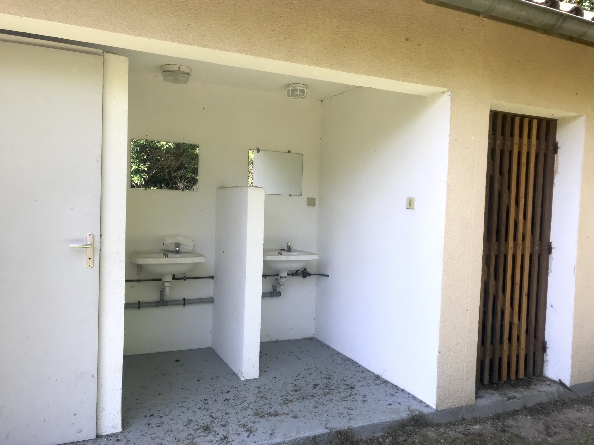 Aire Naturelle Camping des Treilles - photo 3