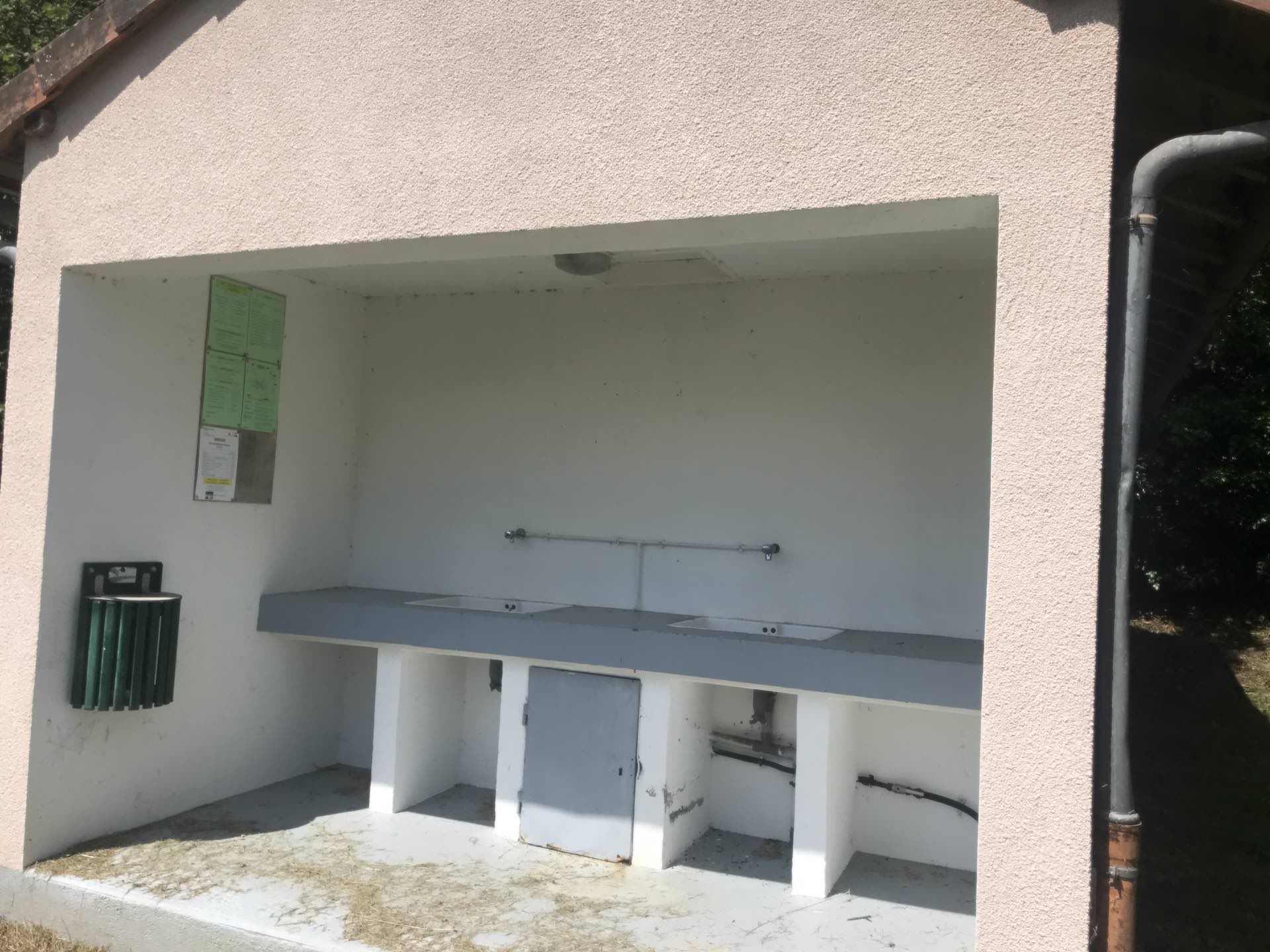 Aire Naturelle Camping des Treilles - photo 2