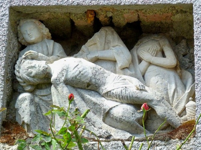 Le tour du bourg, Razès