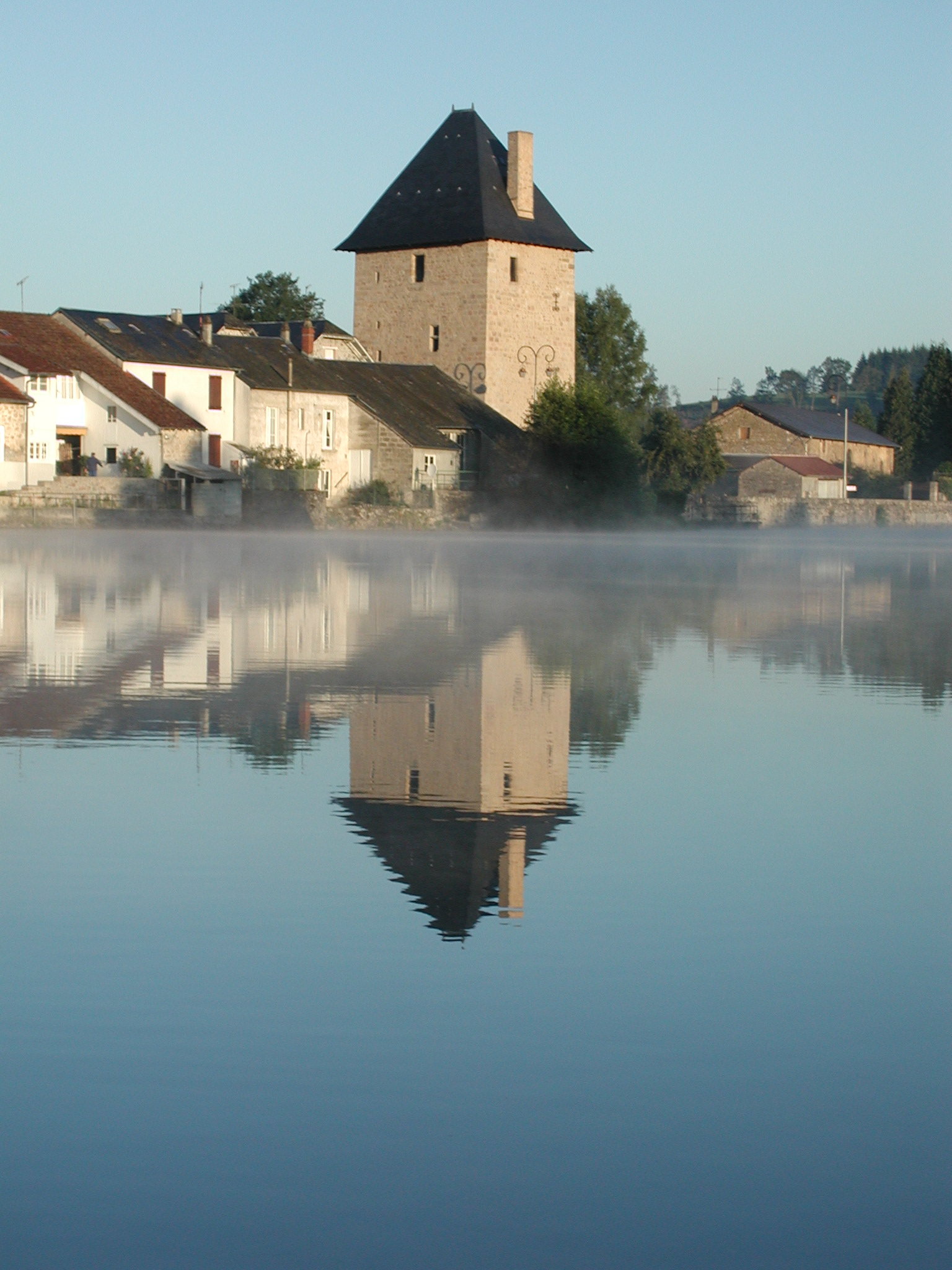 Tour carrée et son corps de logis