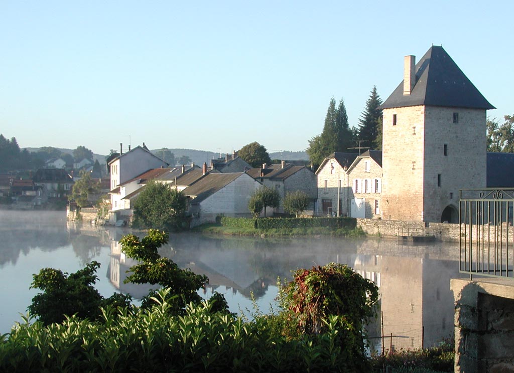Tour carrée et son corps de logis, Peyrat-le-Château