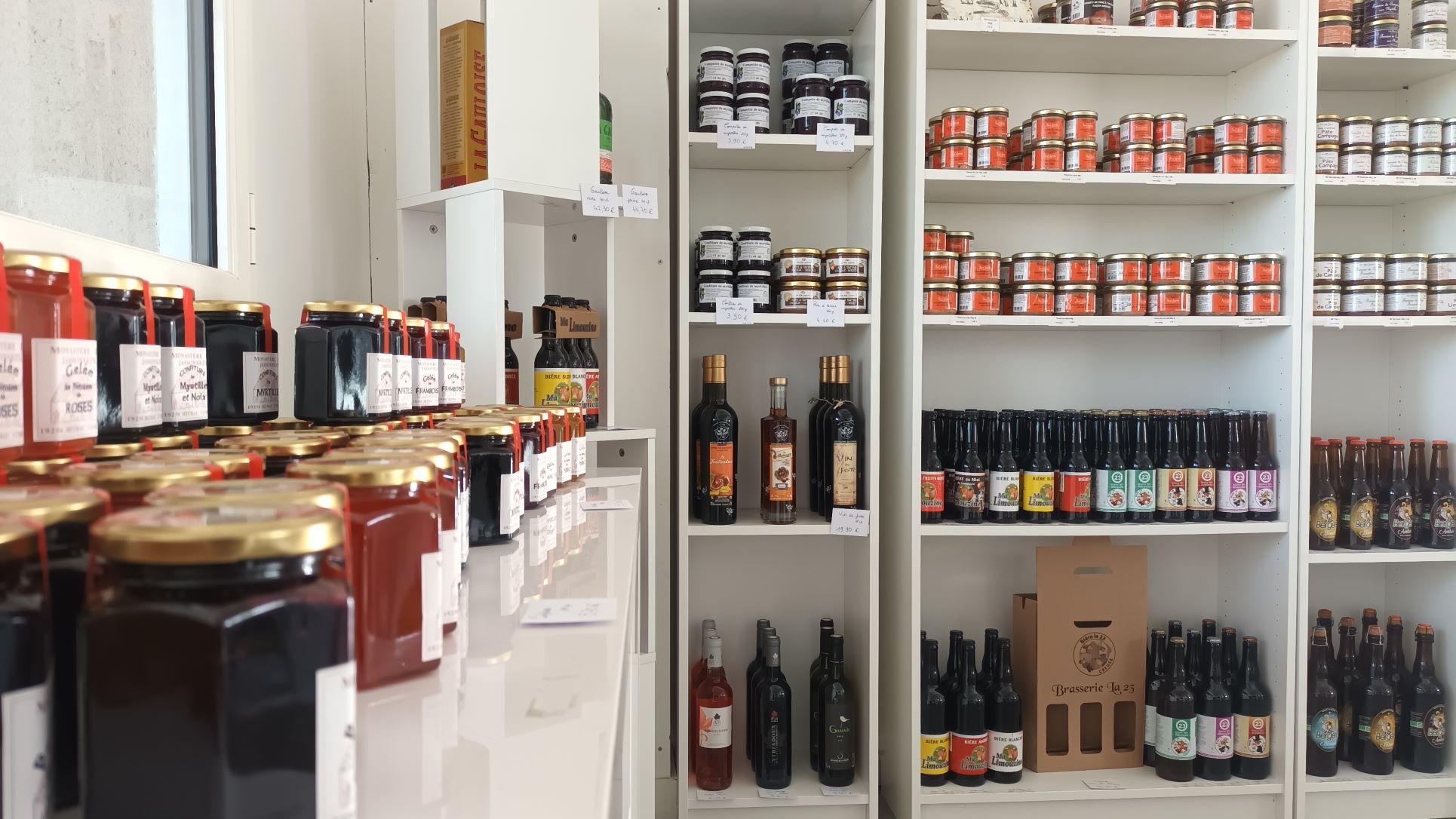 Boutique de produits régionaux du pôle tourisme Le Lac de Vassivière — photo 2