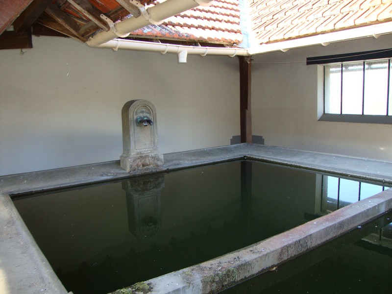 Lavoir couvert, Bessines-sur-Gartempe