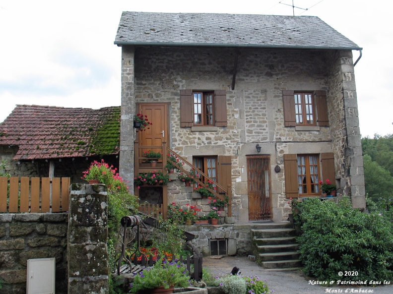 Maucloup et ses maisons marchoises