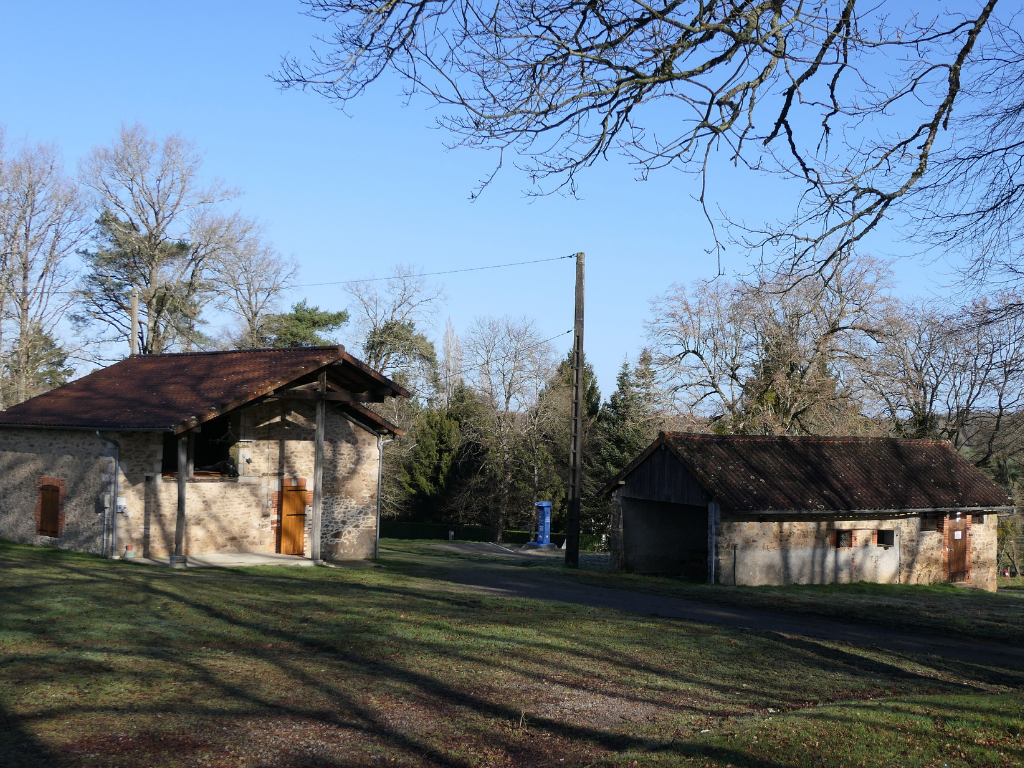 Aire d'accueil camping-car des Salles Lavauguyon - photo 3