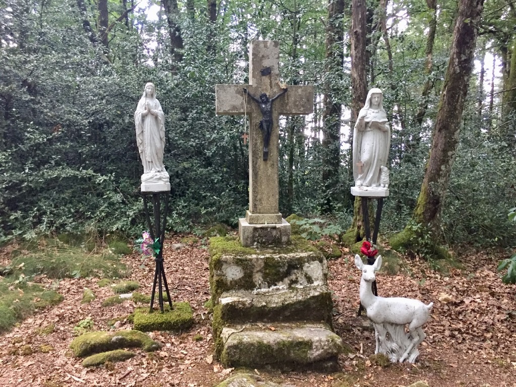Fontaine et légende de Sainte Geneviève, Saint-Julien-le-Petit