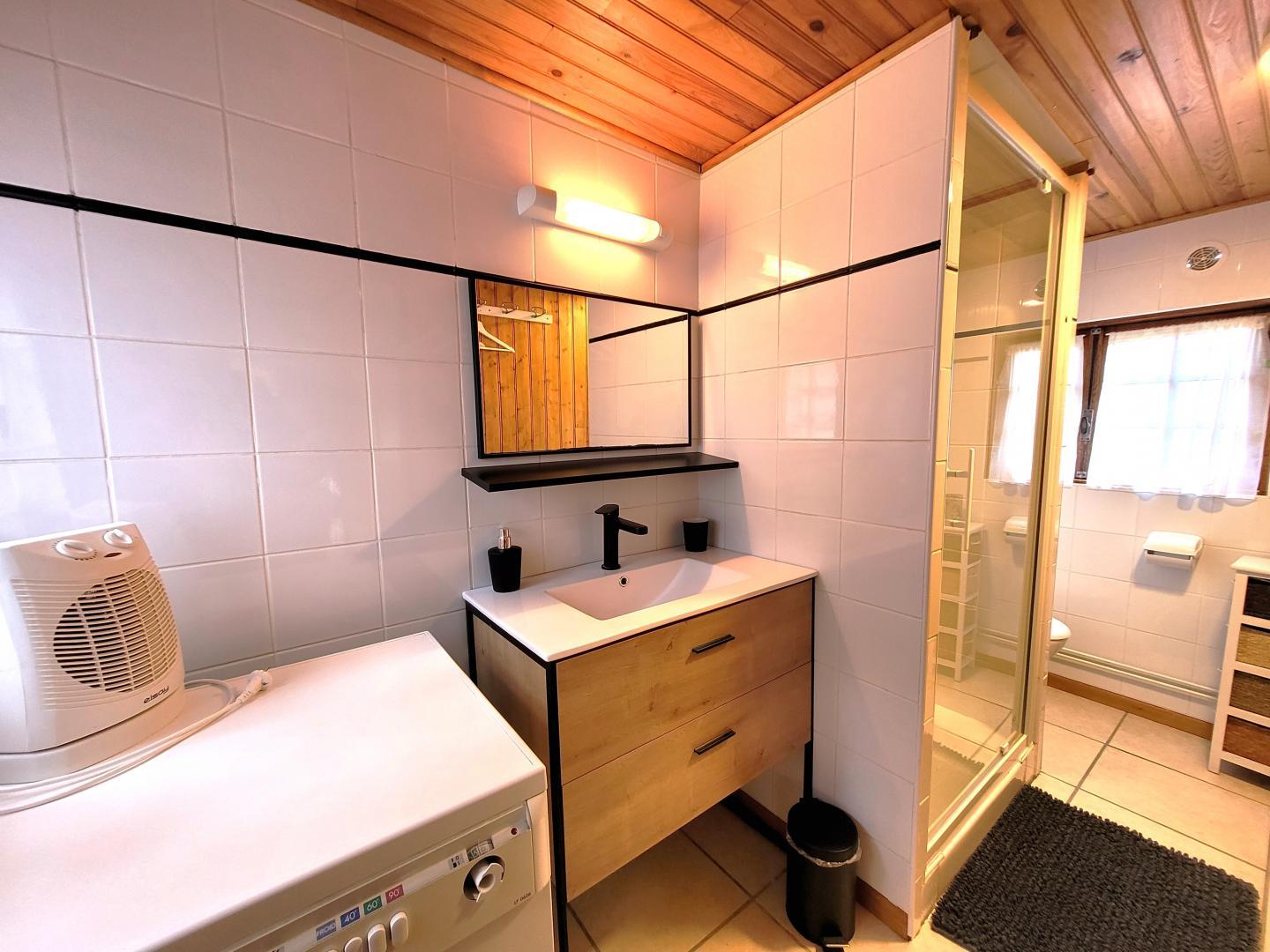 Ma Cabane au Bord du Lac, Neuvic