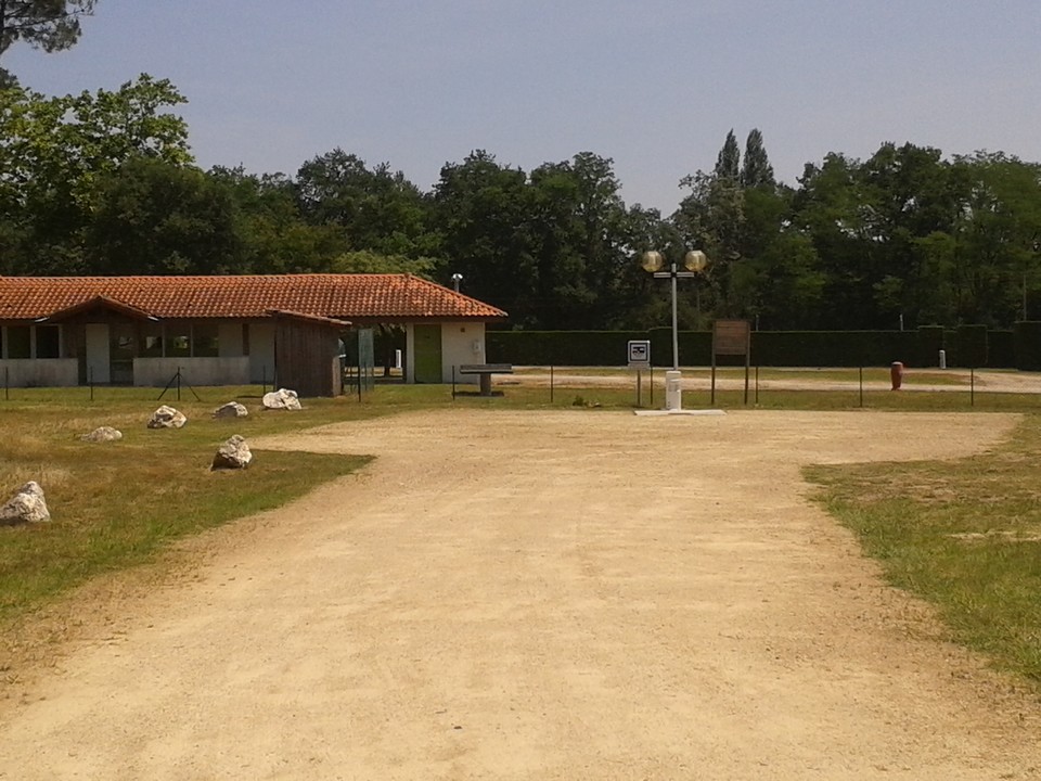 Aire de camping-cars Nauton - photo 3