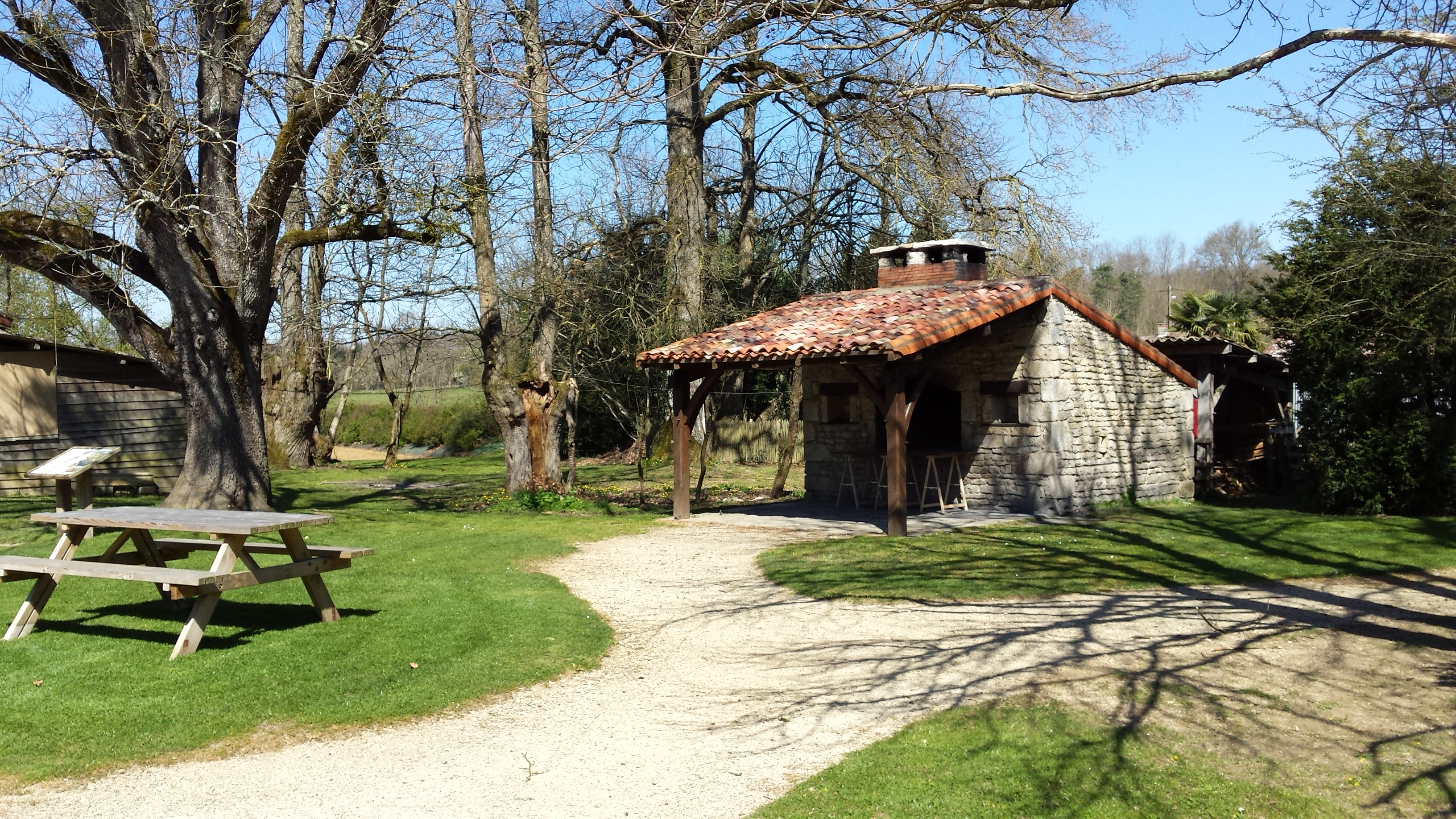 Aire de Stationnement de Camping-Car de Champniers