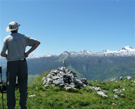 Voir les Pyrénées autrement : Marcher sur les crêtes du Layens en famille