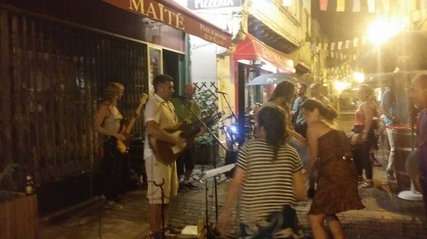 Terrasse en fête à Saint-Esprit