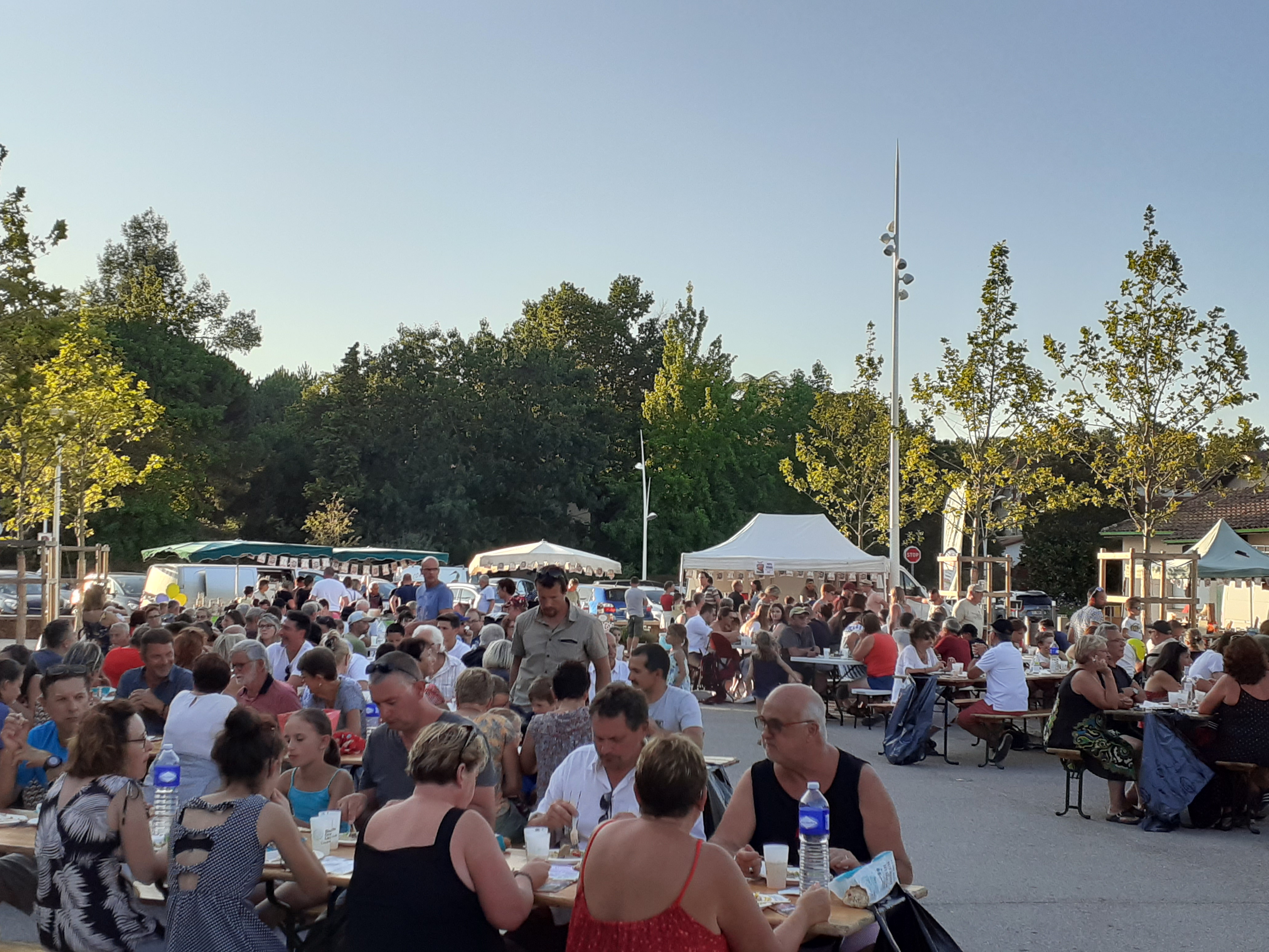 Repas au Marché des Producteurs de Pays à Sanguinet, Sanguinet - photo 3