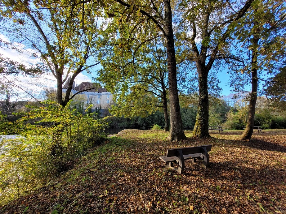 Aire de pique-nique de l'écluse de Mauriac