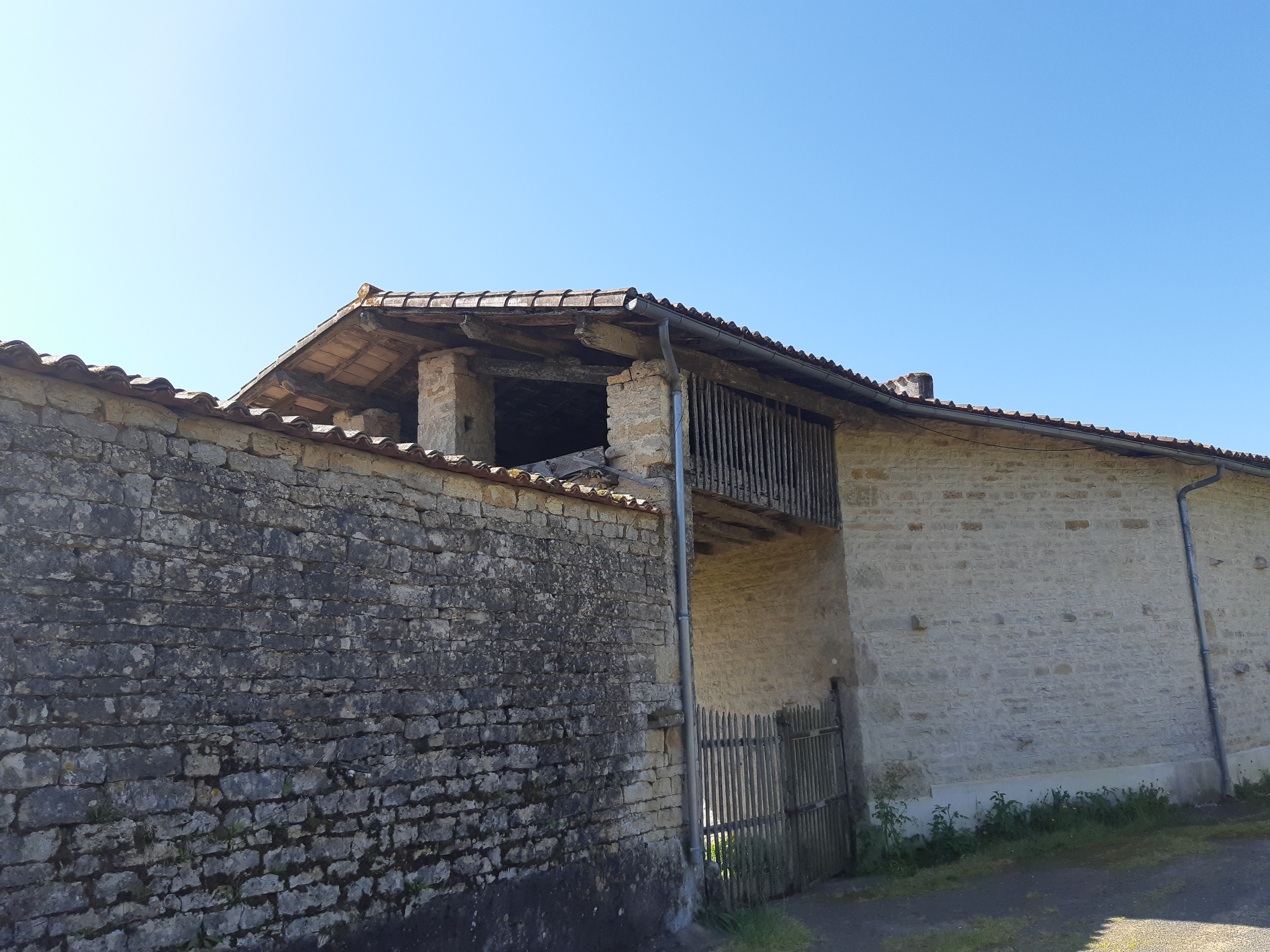 Le Lambon, une vallée secrète - parking haut base de loisirs du Lambon