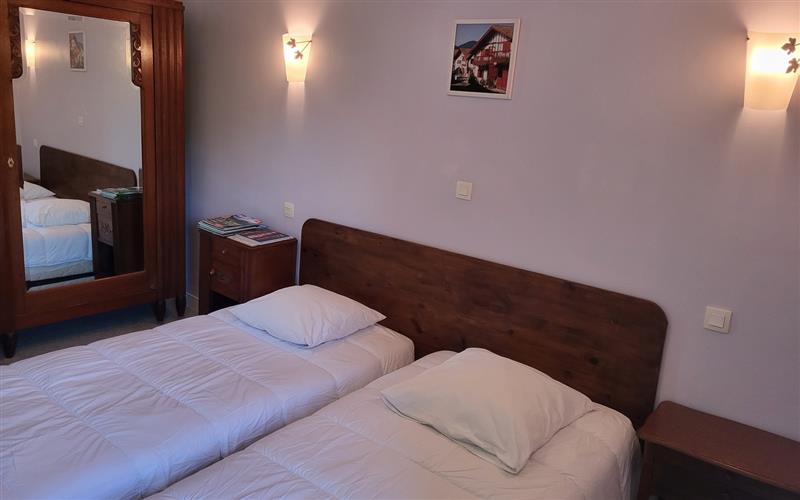 Location 96 Etchegoin Senderain 