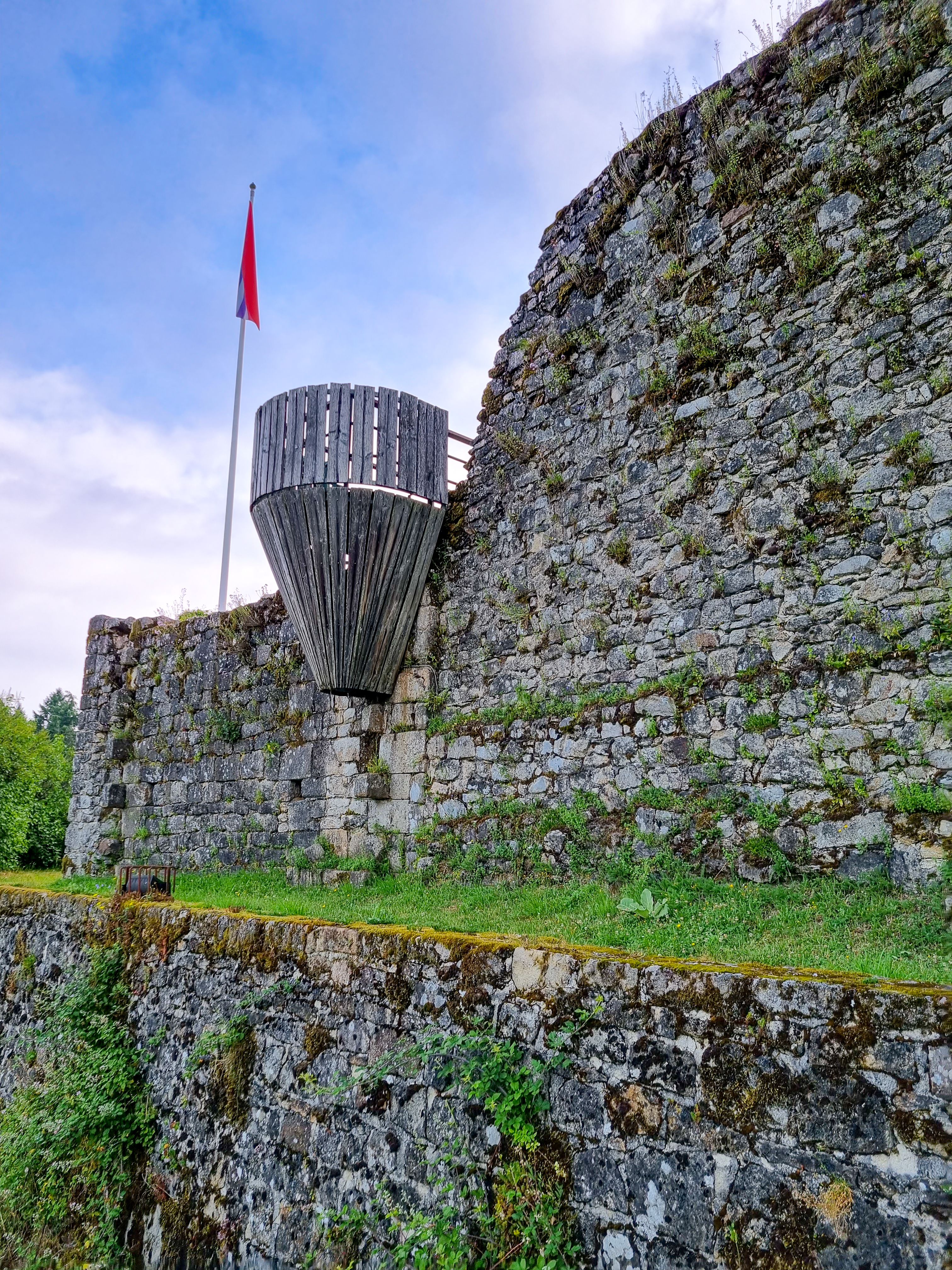 Ruines du château de la Roche Haute, Gimel-les-Cascades - photo 3