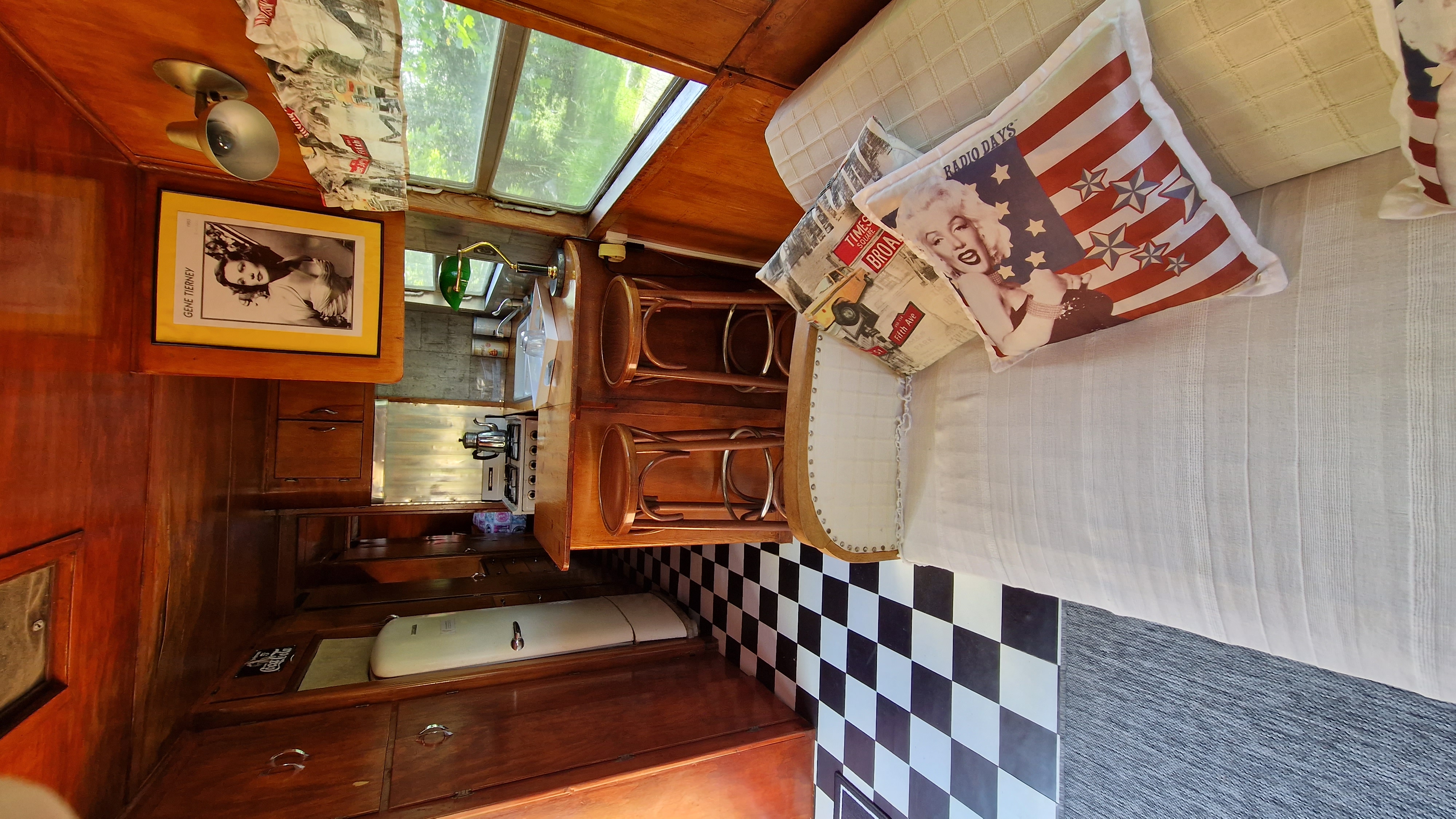 Caravane Hollywood (Camping La Perle), Saint-Médard-la-Rochette