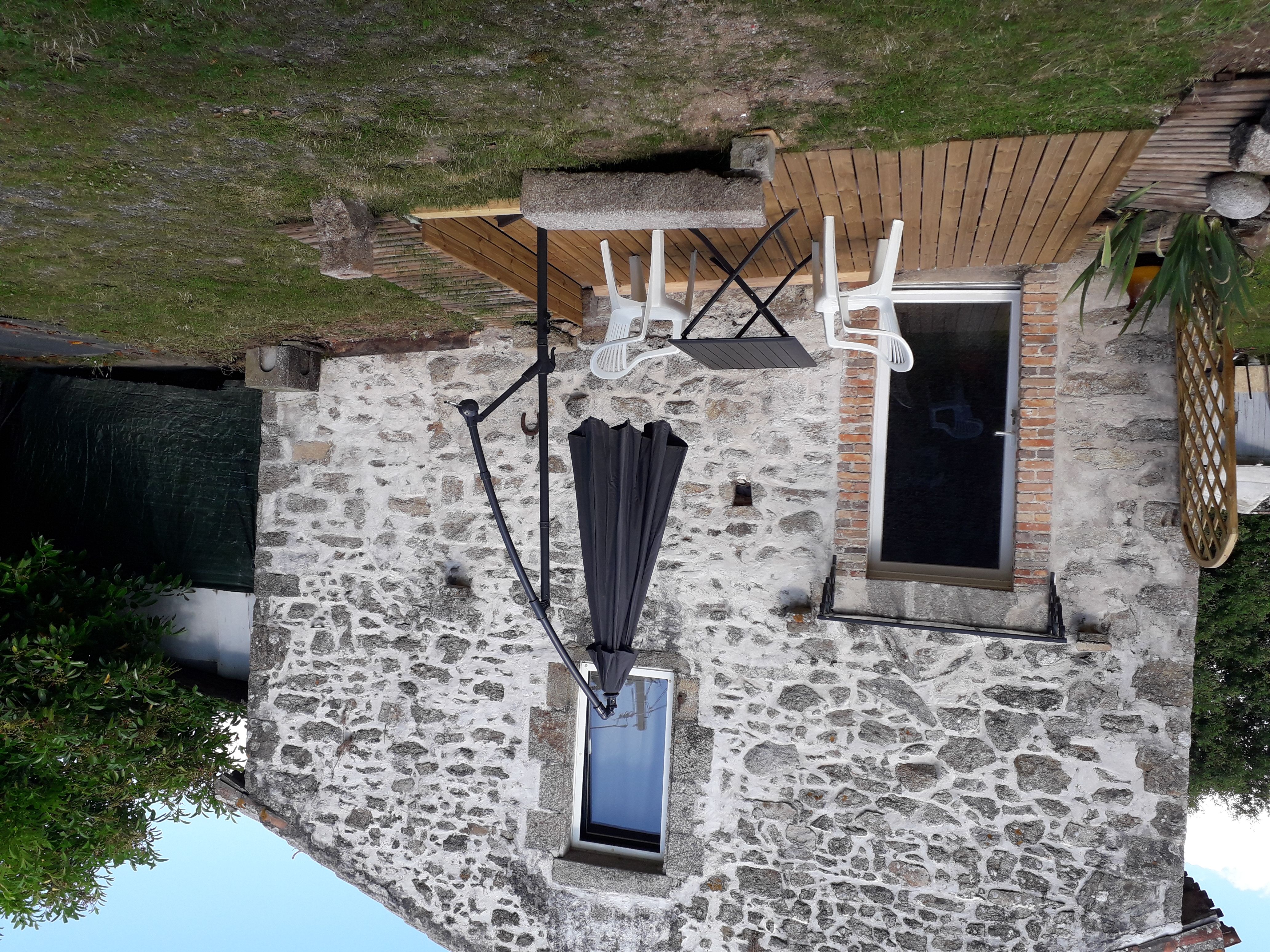 Location 2 adultes et 2 enfants à Gourgé