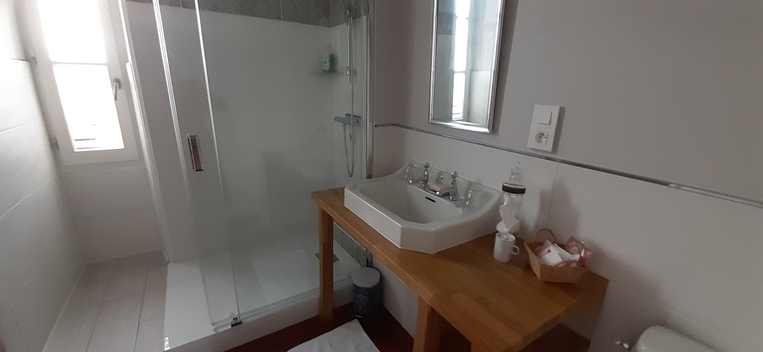 Les Cyclamens, Hautefort - photo 2